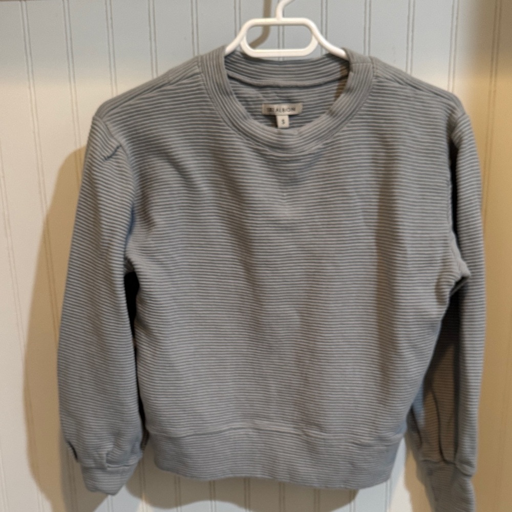 Albion Women's Gray Ribbed Sweatshirt